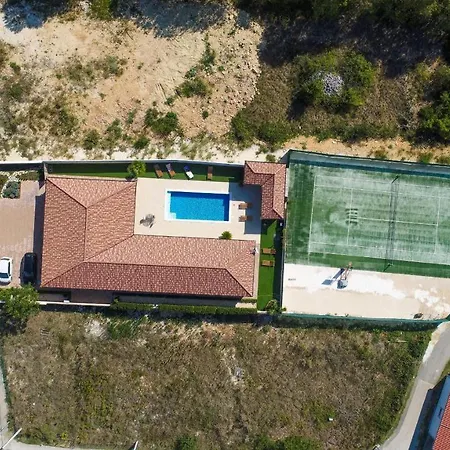 Idassa Zadarvillas *