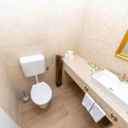 Idassa Zadarvillas *