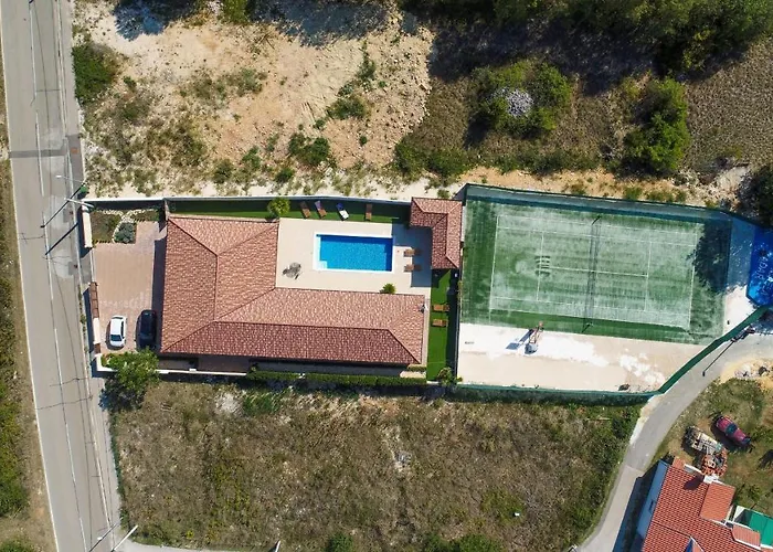 Idassa Zadarvillas *