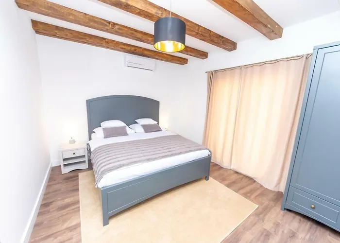 Idassa Zadarvillas *