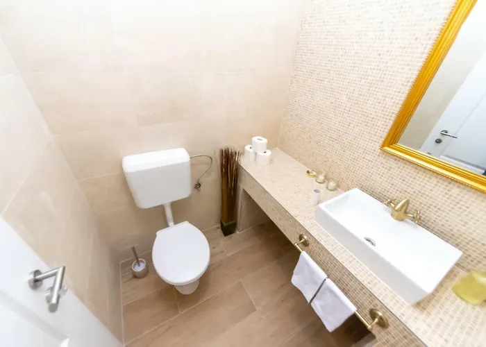 Idassa Zadarvillas *