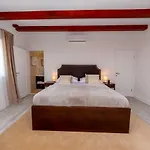 Idassa Zadarvillas *
